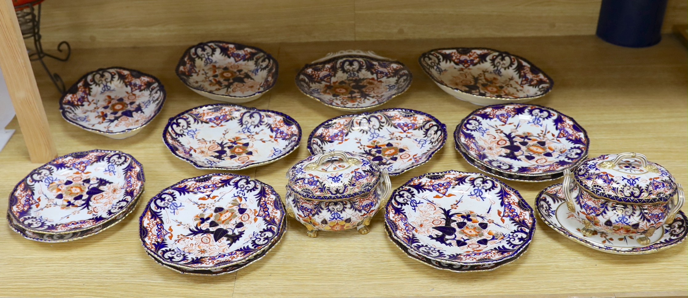 A 19th century Bloor Derby Imari pattern part dessert set, c.1840